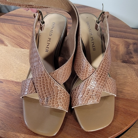 Donald Pliner Pasha Slingback Sandal Heels Croc Embossed Leather Size 7 - Picture 13 of 17
